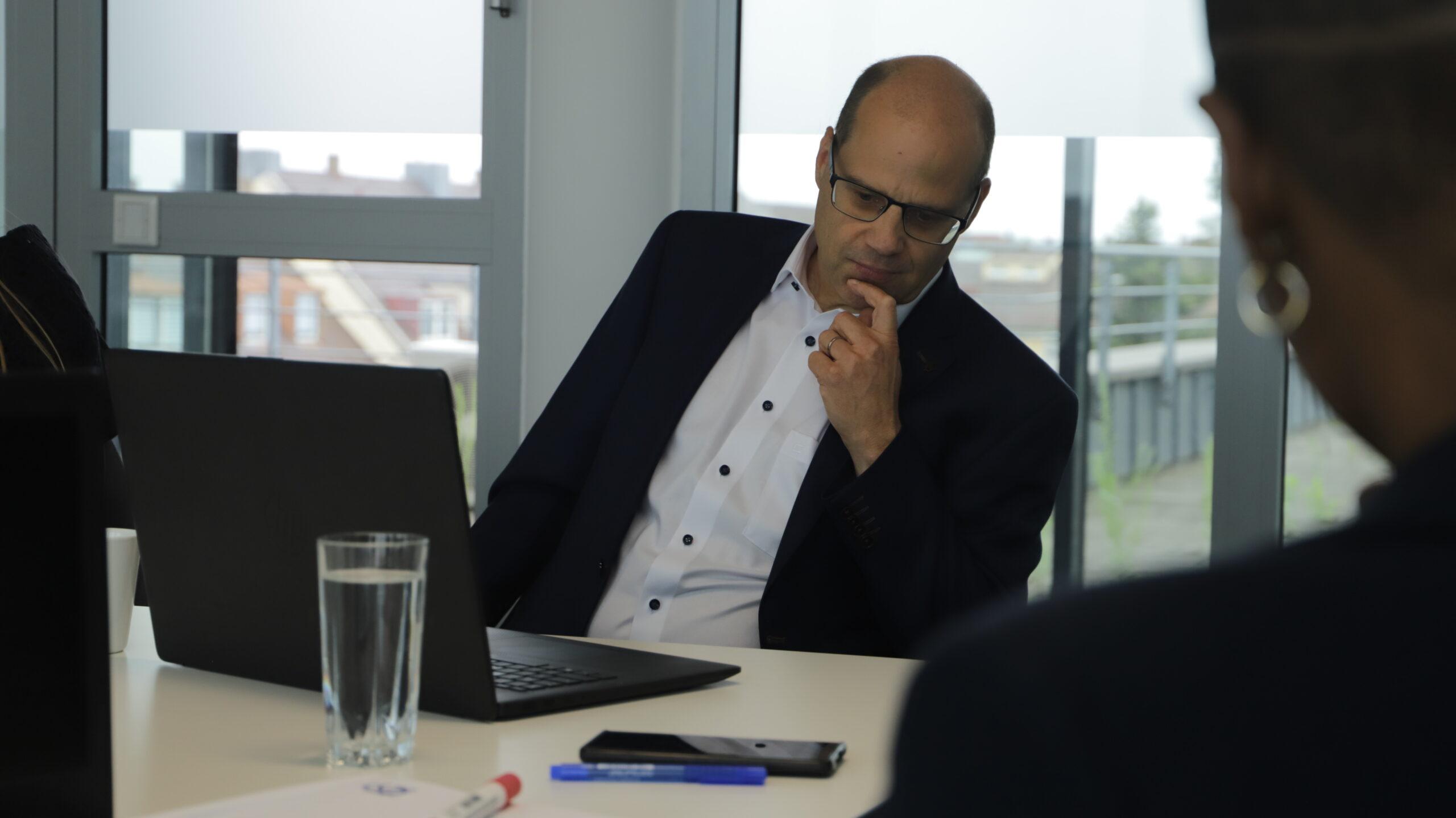 Direktvertriebsstrategie von Herstellern über eigene E-Shops und Portale (D2C – Direct-to-Consumer)