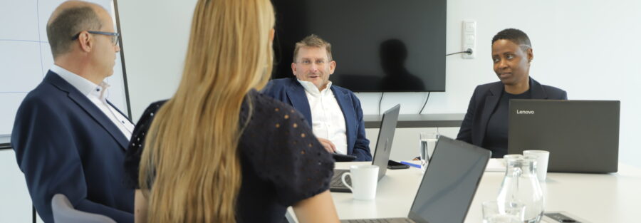 Next Level Workshop – KI-Potenziale gezielt nutzen Nach der Prozessanalyse folgt der nächste Schritt: In unserem Folge-Workshop identifizieren wir gemeinsam konkrete Potenziale für den Einsatz von Künstlicher Intelligenz in Vertrieb, Marketing und Kundenservice.