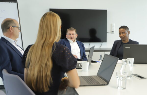 Next Level Workshop – KI-Potenziale gezielt nutzen Nach der Prozessanalyse folgt der nächste Schritt: In unserem Folge-Workshop identifizieren wir gemeinsam konkrete Potenziale für den Einsatz von Künstlicher Intelligenz in Vertrieb, Marketing und Kundenservice.