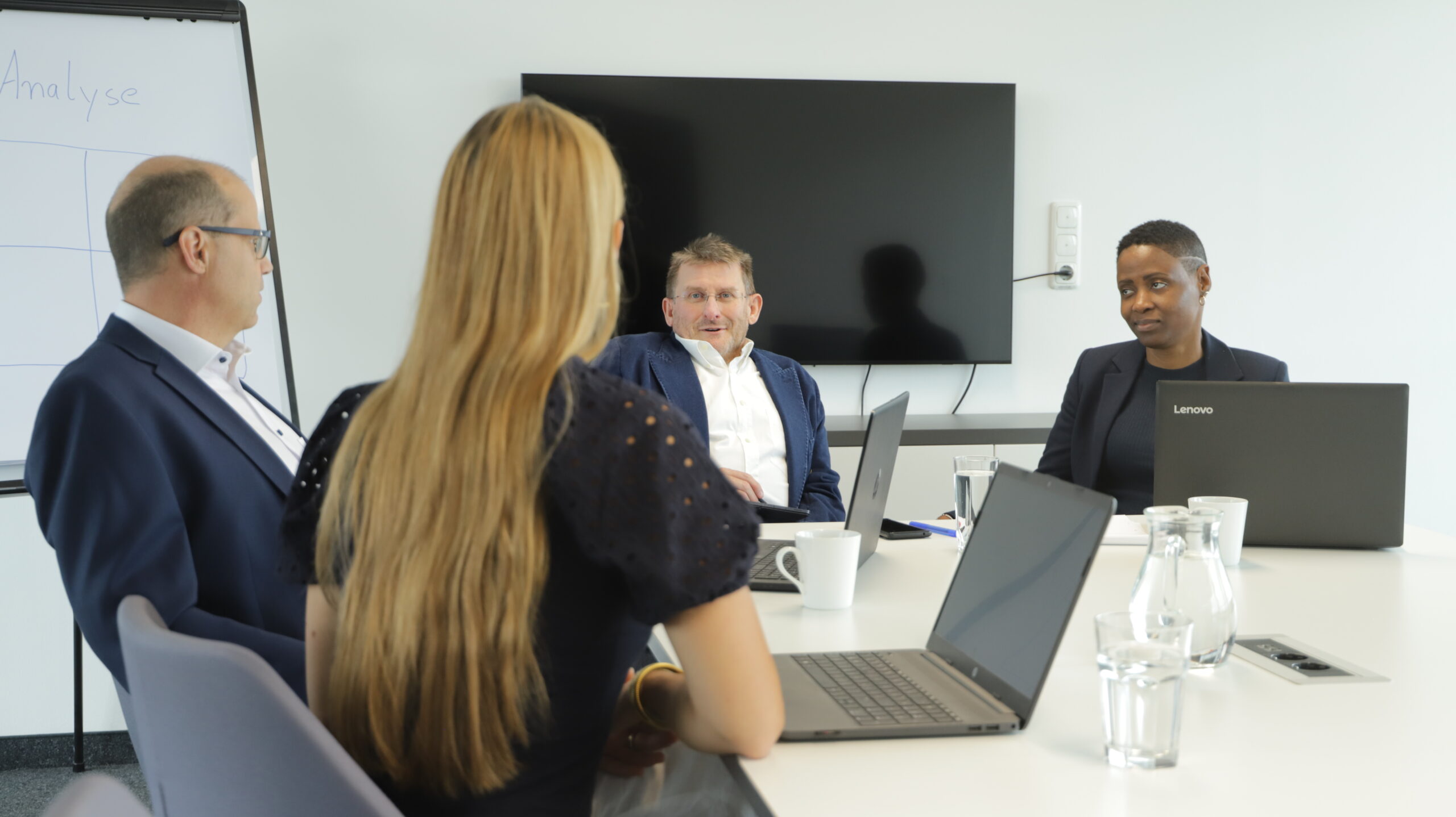 Next Level Workshop – KI-Potenziale gezielt nutzen Nach der Prozessanalyse folgt der nächste Schritt: In unserem Folge-Workshop identifizieren wir gemeinsam konkrete Potenziale für den Einsatz von Künstlicher Intelligenz in Vertrieb, Marketing und Kundenservice.