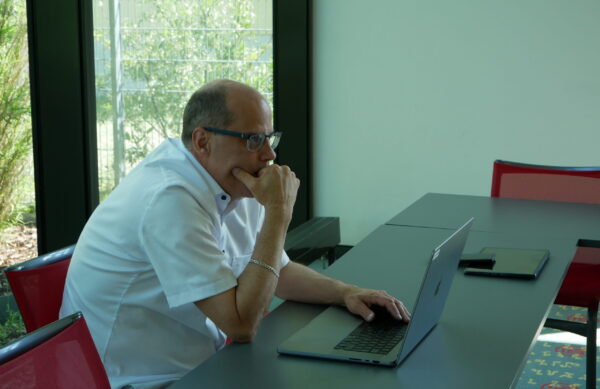 Standard ist gut für den Start. Aber wer Marktführerschaft anstrebt, braucht ein System, das keine „Nein, das geht leider nicht“-Antworten kennt.