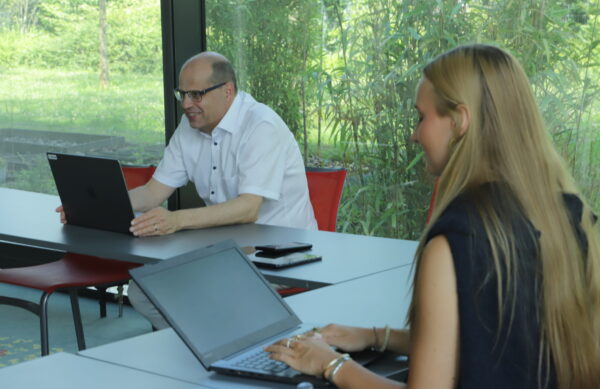 KI-Automatisierung als Dienstleistung für KMUs ist ein Game-Changer, wenn die Reihenfolge Vereinfachung – Automatisierung – Skalierung eingehalten wird.